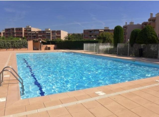 Appartement Paisible Avec Vue Panoramique Mer Et Acces Direct Plage ボルム・レ・ミモザ エクステリア 写真