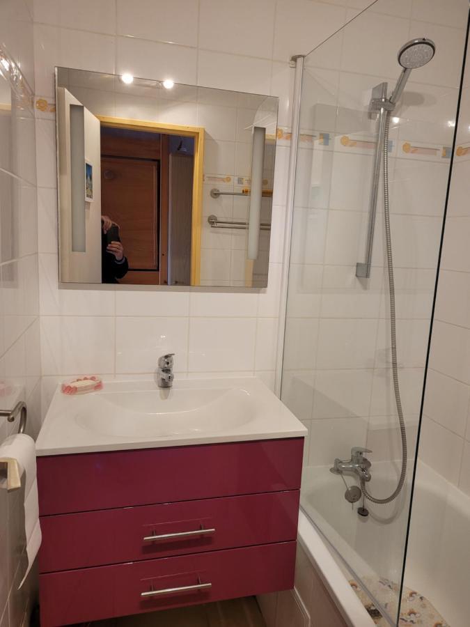 Appartement Paisible Avec Vue Panoramique Mer Et Acces Direct Plage ボルム・レ・ミモザ エクステリア 写真